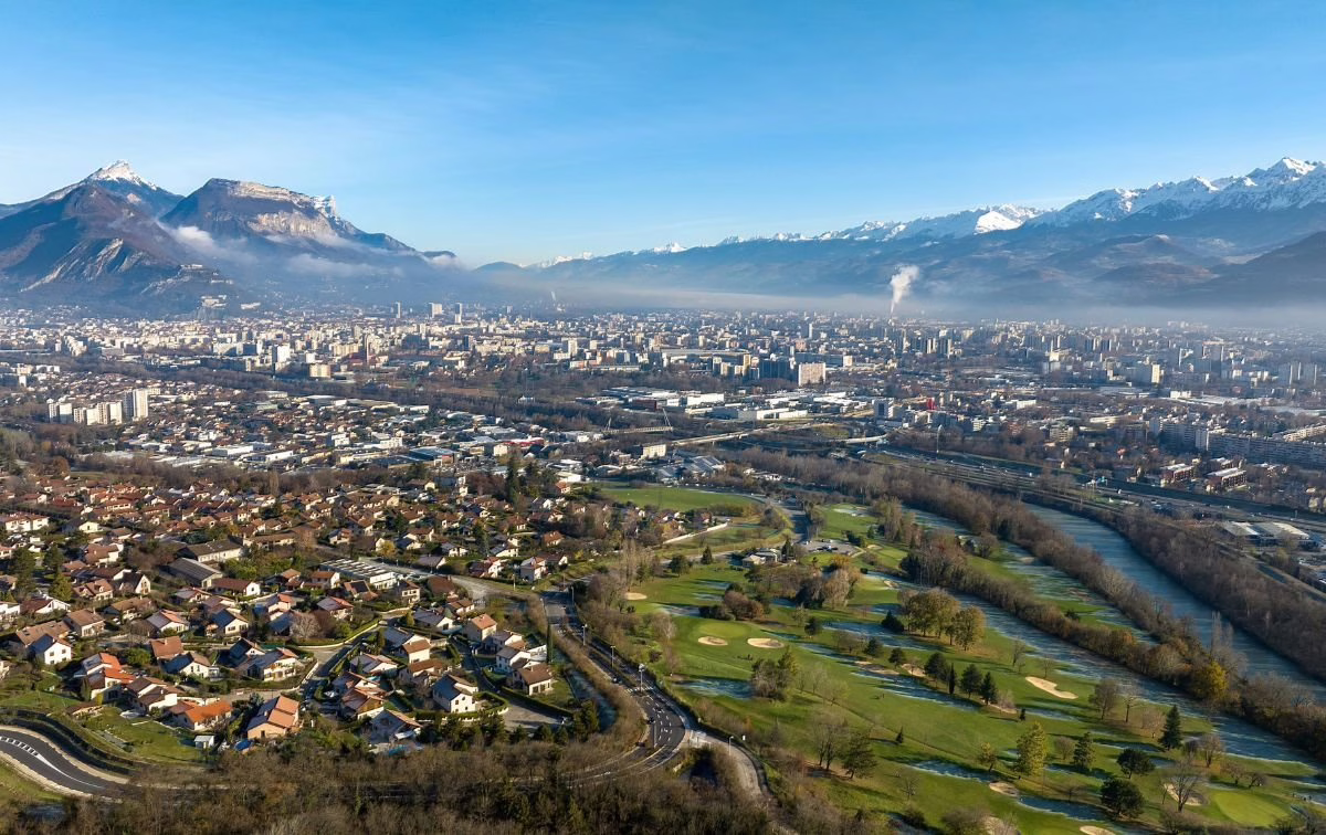 Ansemble gains altitude: the first build-up validates the thesis